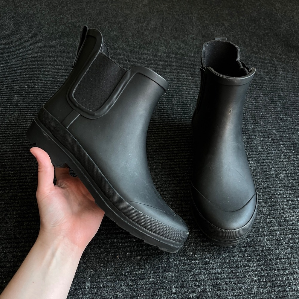 J.Crew Matte Black Rubber Chelsea Rain Boots Womens Size 8 Lug Sole Ankle Boot